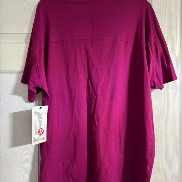 NWT LULULEMON Fundamental Pocket T - Wild Berry - Picture 5 of 6